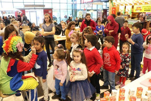 Esas 67 Burda AVM’den miniklere doğum günü sürprizi