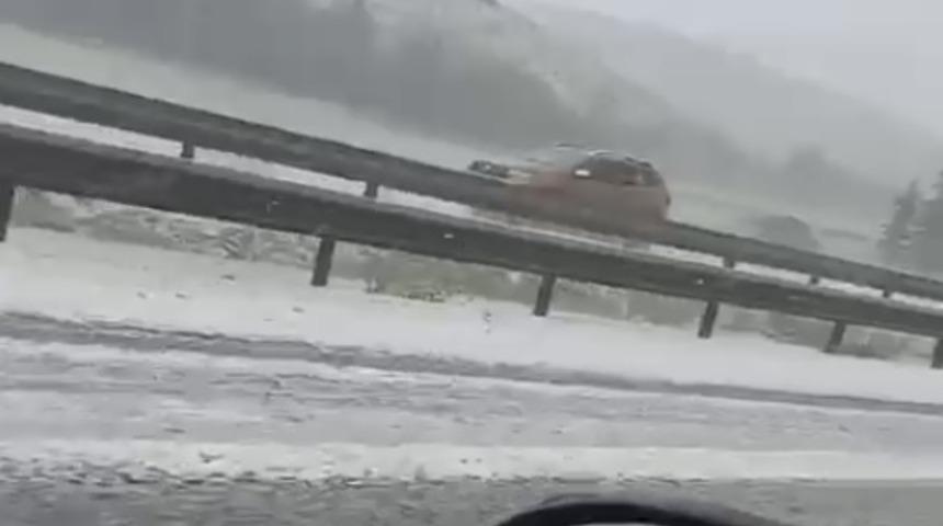 Ankara'da kısa süreli yağan dolu günlük yaşamı olumsuz etkiledi