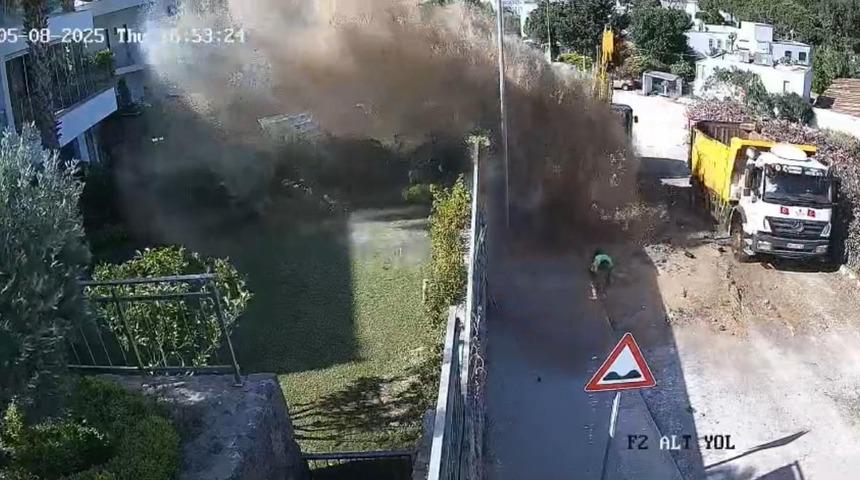 Bodrum'da içme suyu isale hattı patladı! 9 evi su bastı, 2 araçta hasar oluştu