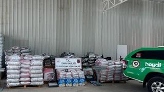 İzmir'de 14 ton sahte kedi, köpek maması ele geçirildi
