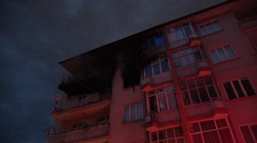  Malatya'da apartman yangını: 11 kişi dumandan etkilendi