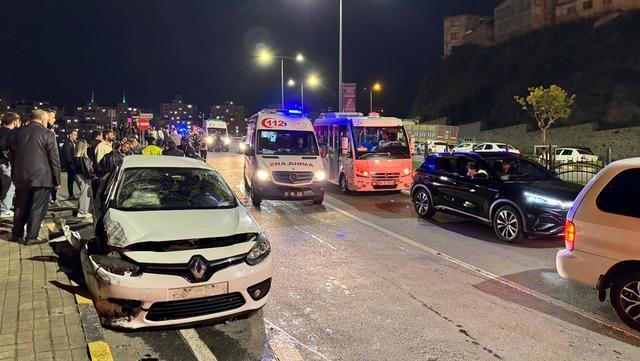 Trabzon'da kaldırımda yürürken otomobil çarpan kişi yaralandı