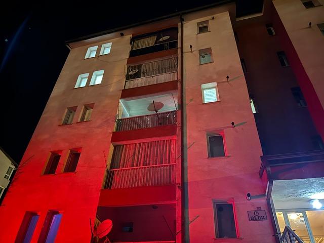Pompalı tüfekle bacağına ateş etti, çıkan saçmalardan kız arkadaşı da yaralandı