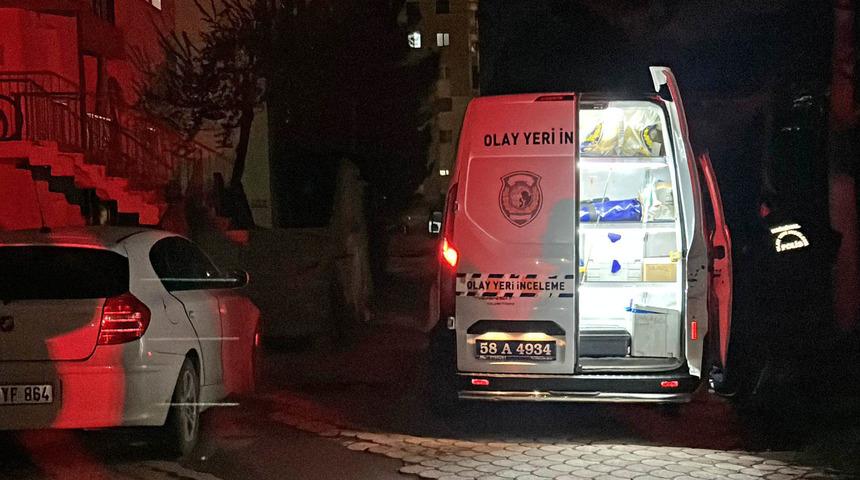 Pompalı tüfekle bacağına ateş etti, çıkan saçmalardan kız arkadaşı da yaralandı