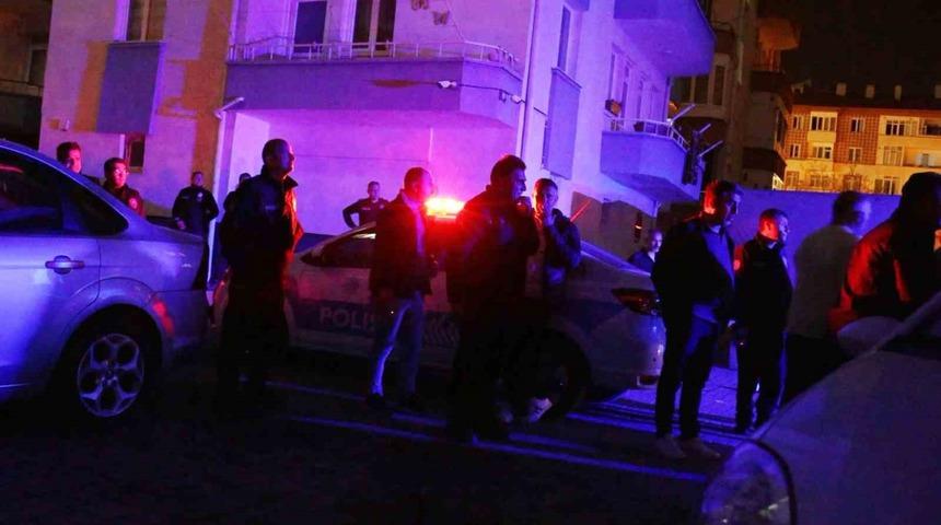 Polisi arayıp, "Bizi dövüyorlar" diye polisleri şikayet etti