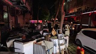 İstanbul'da beyaz eşya deposunda yangın! 3 katlı bina kül oldu
