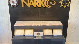 Çantalarında 8 kilo 150 gram uyuşturucu ele geçirilen 3 İranlı gözaltına alındı