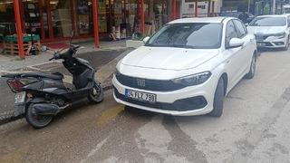 Antalya'da otomobile motorlu bisiklet çarptı
