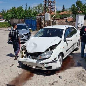Çorum’da iki otomobil çarpıştı: 8 kişi yaralandı