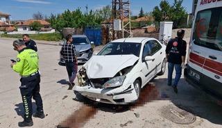 Çorum’da iki otomobil çarpıştı: 8 kişi yaralandı