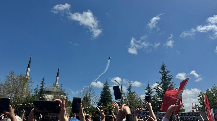 Elazığ semalarındaki SOLOTÜRK gösterisine yoğun ilgi