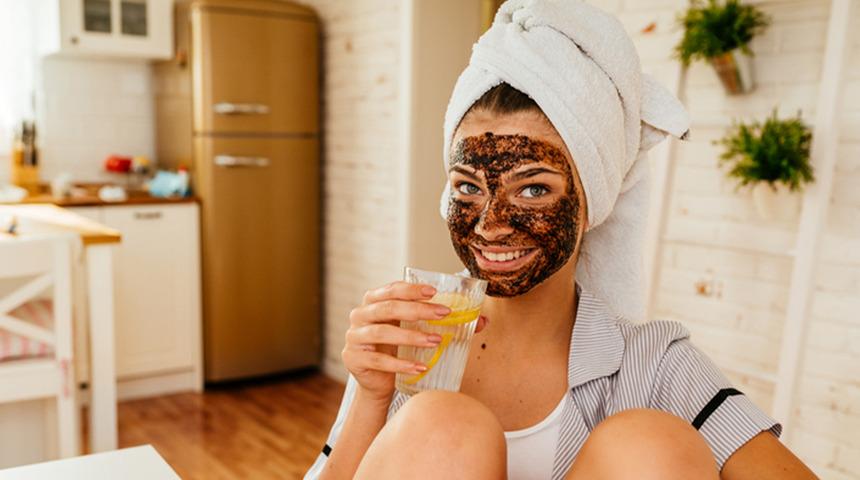 Evde yapabileceğiniz yüz maskesi... Türk kahvesiyle gelen güzellik: Peeling etkisi veren kahve telvesi mucizesi