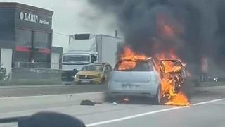 İnegöl'de seyir halindeki otomobil alev topuna döndü