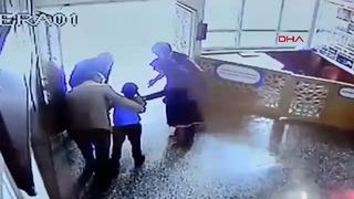 Nefes borusuna yemek parçası kaçan Emirhan'ı öğretmeni kurtardı