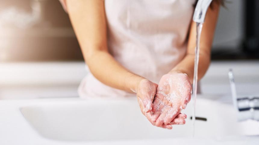 Ellerdeki tehlike: Hastalıklar parmak uçlarımızda! Uzmanlar uyarıyor:  "Sağlıklı bir yaşam için ellerimizi sık sık yıkamalıyız"