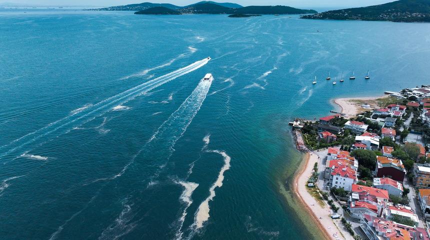 Marmara Denizi'nde Kınalıada açıklarında müsilaj yeniden görüldü