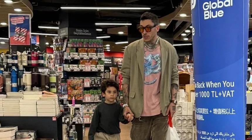 Can Bonomo D&R'a gidip alışveriş yaptı, tepki yağdı! Paylaşımı gündem oldu