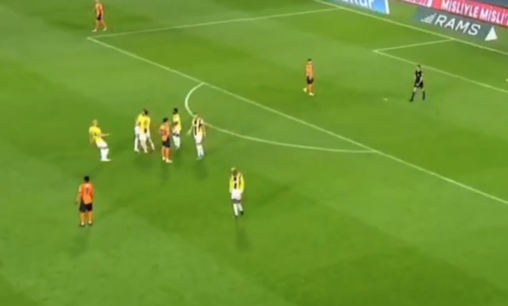 Fenerbahçe'de çok konuşulacak olay! Tadic ve Talisca sahanın ortasında birbirine girdi, takım arkadaşları zor sakinleştirdi G2