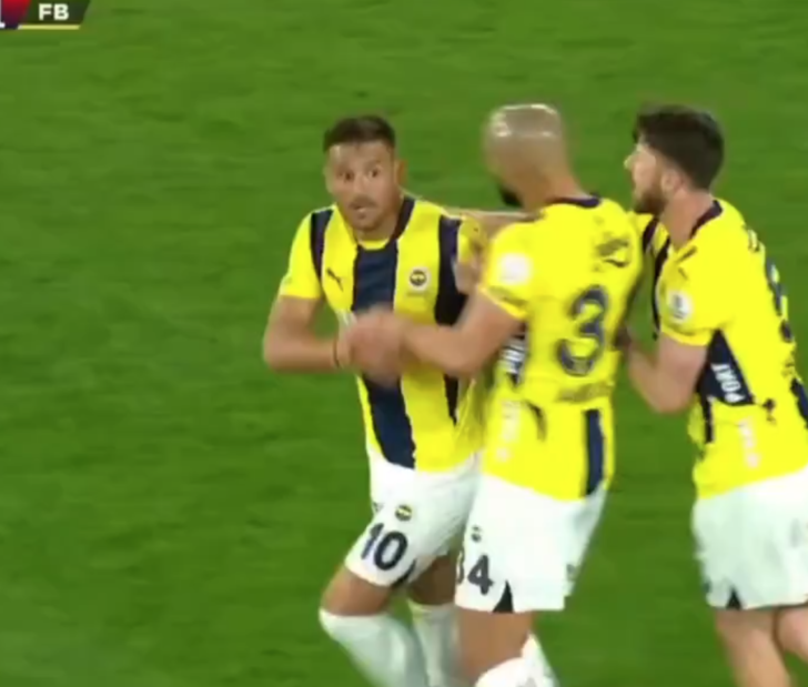 Fenerbahçe'de çok konuşulacak olay! Tadic ve Talisca sahanın ortasında birbirine girdi, takım arkadaşları zor sakinleştirdi G3