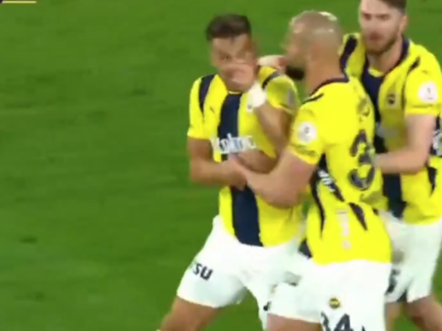 Fenerbahçe'de çok konuşulacak olay! Tadic ve Talisca sahanın ortasında birbirine girdi, takım arkadaşları zor sakinleştirdi