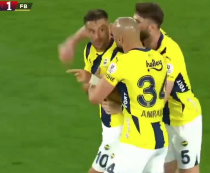 Fenerbahçe'de çok konuşulacak olay! Tadic ve Talisca sahanın ortasında birbirine girdi, takım arkadaşları zor sakinleştirdi G5