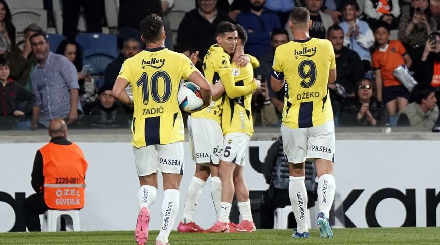 Fenerbahçe farklı kazandı! Sarı-Lacivertliler Başakşehir'i 4-1 mağlup etti, bitime 3 hafta kala Galatasaray ile olan farkı maç fazlasıyla 5'e düşürdü 