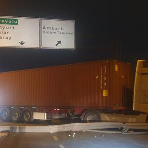 Beylikdüzü’nde TIR faciası! Ortalık savaş alanına döndü: 1 ölü, 2 yaralı