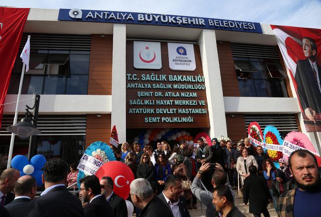 Bakan Çavuşoğlu, Antalya'da üç projenin açılış kurdelesini kesti