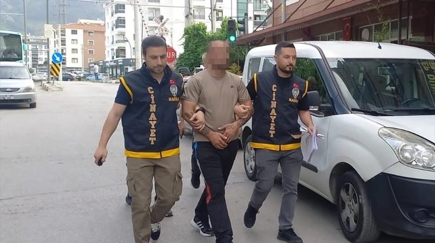 Manisa’da 13 araca zarar veren şüpheli yakalandı