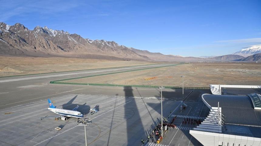 Hindistan, 24 havalimanının kapalı kalma süresini 15 Mayıs'a kadar uzattı