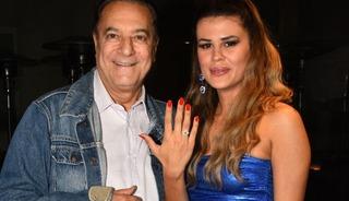 G&uuml;lseren Ceylan tesett&uuml;re girdi! Oru&ccedil; tutup teravihe gitti