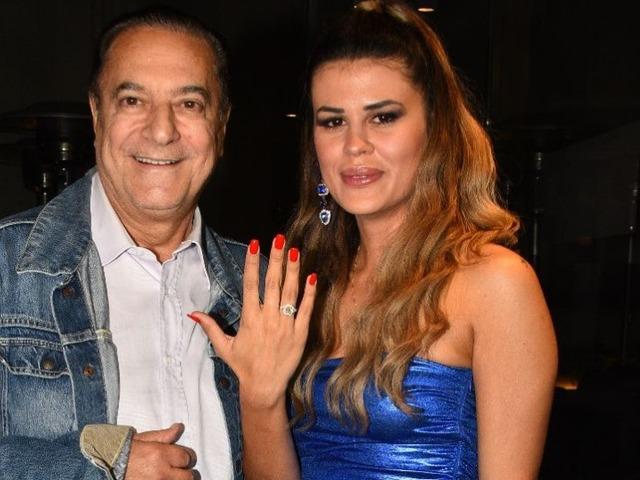 Tesett&uuml;re girdi! Oru&ccedil; tutup teravihe gitti