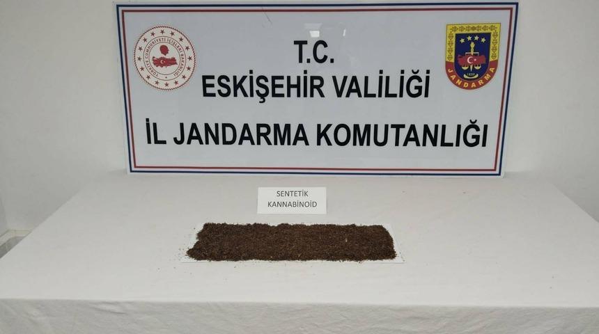 Uyuşturucu ticareti yapmayı amaçlayan şüpheli jandarmadan kaçamadı