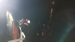 Ayvalık’ta 13’ü çocuk 43 düzensiz göçmen ve yasa dışı yollarla ülkeyi terk etmeye çalışan 2 Türk vatandaşı yakalandı