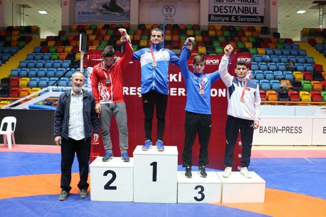 Yıldızlar Türkiye Grekoromen Güreş Şampiyonası devam ediyor 