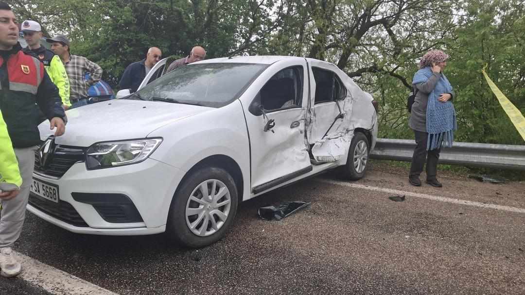 Sinop ta korkutan kaza: Öğrencileri taşıyan otobüs ile otomobilin çarpıştı! Çok sayıda yaralı var 2