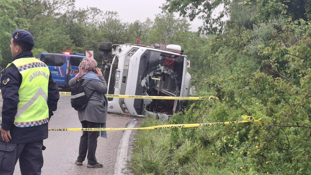 Sinop ta korkutan kaza: Öğrencileri taşıyan otobüs ile otomobilin çarpıştı! Çok sayıda yaralı var 3