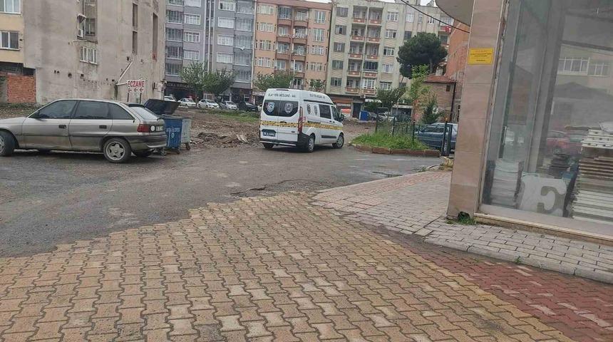 Yalnız yaşayan kadın 4. kattan düştü