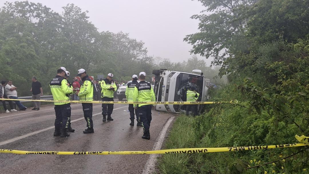 Sinop ta korkutan kaza: Öğrencileri taşıyan otobüs ile otomobilin çarpıştı! Çok sayıda yaralı var 1