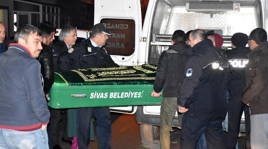 Tartıştığı oğlunu tabancayla başından vurarak &ouml;ld&uuml;rd&uuml;