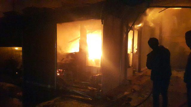 Kadirli'de 150 dükkanın bulunduğu çarşıda yangın