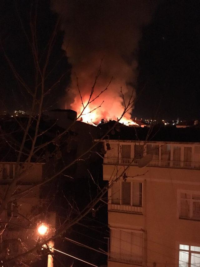 Erbaa'da korkutan çatı yangını
