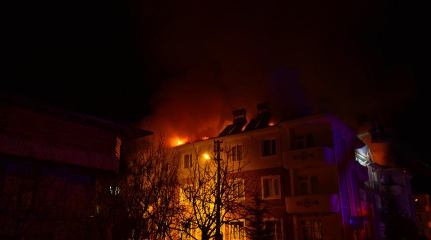 Erbaa'da korkutan &ccedil;atı yangını