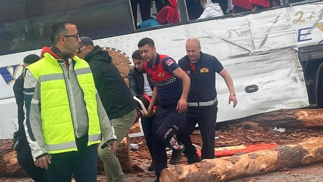 SON DAKİKA | Çanakkale'de zincirleme kaza! Otobüs, kamyon, otomobil... 8 ölü, çok sayıda yaralı var