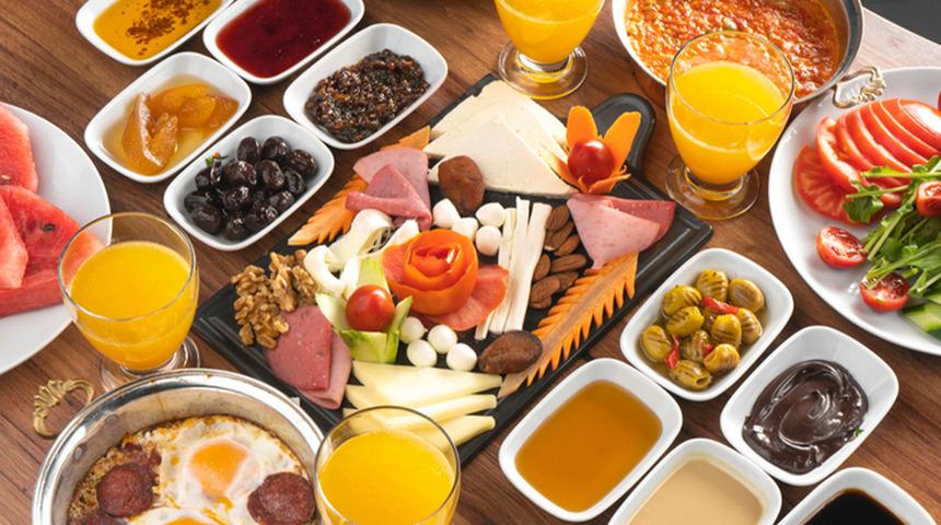 Pazar sabahına yakışır: Şipşak hazırlanan 5 kahvaltı tarifi! Kahvaltı sofralarınıza renk ve lezzet katacak...