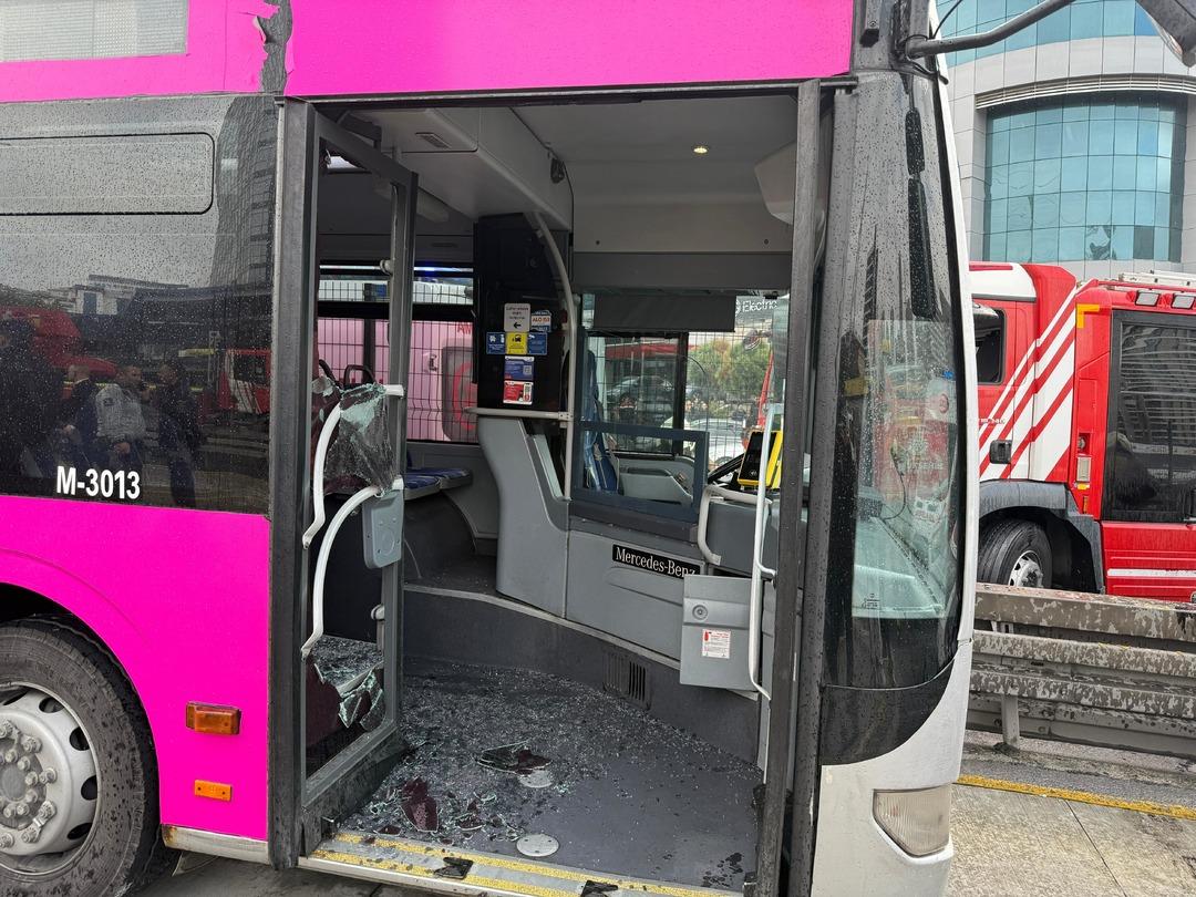 ISTANBUL----BEYLIKDUZUNDE-IKI-METROBUS-_705532_208787