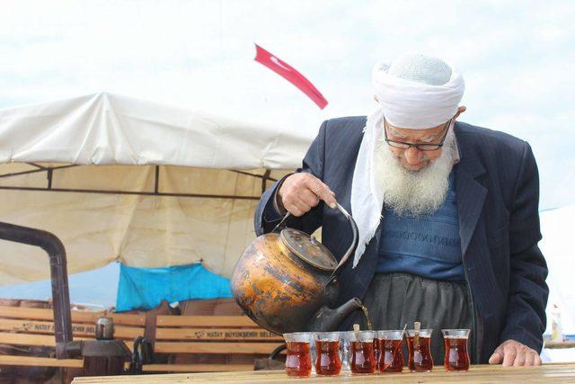 Muhammet dededen Mehmetçiğe çay servisi