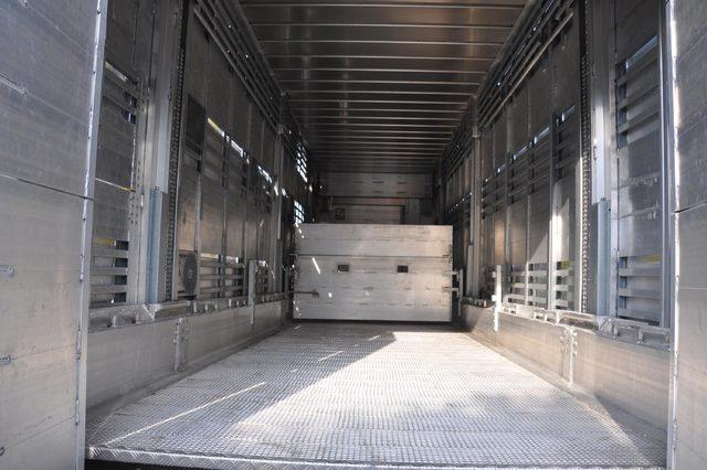 &Uuml;&ccedil; katlı canlı hayvan taşıma aracı yaptılar 2