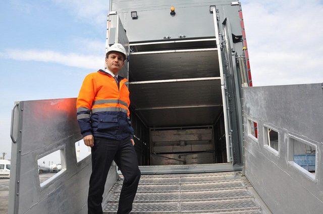 &Uuml;&ccedil; katlı canlı hayvan taşıma aracı yaptılar 3