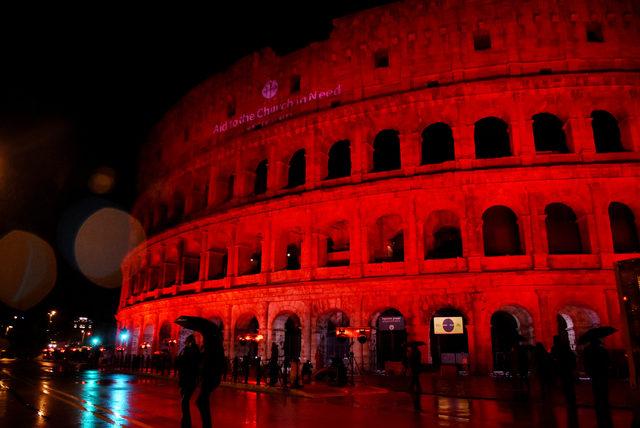 Kolezyum zul&uuml;m g&ouml;ren Hristiyanlar i&ccedil;in kırmızıya d&ouml;nd&uuml; 1